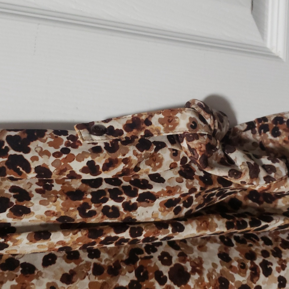 Investments Woman Top Olivia Button Up Brown Animal Print Plus Size - Picture 4 of 4